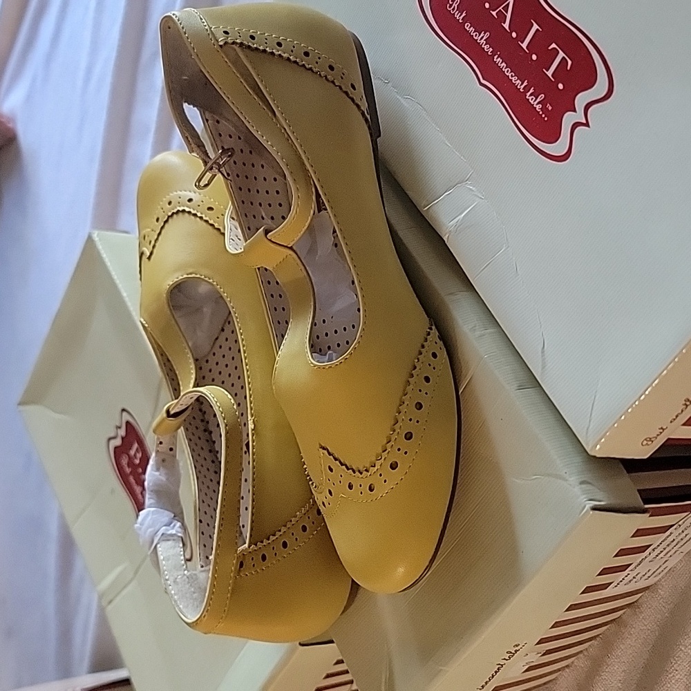 BAIT Emma Yellow New